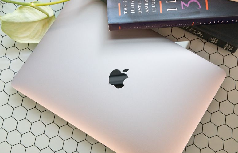 Apple MacBook Pro 13-inch (2018) – Core i7 | 16GB RAM | 256GB SSD | Touch Bar | Used | Model 1989